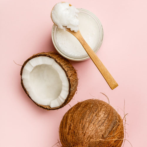 Derfor elsker vi kokosolie – naturlig pleje til krop, hud og hår - Naturelle.dk