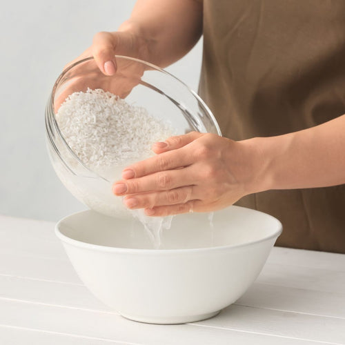 Få sundt og glansfuldt hår med risvand – naturens hemmelige hårkur - Naturelle.dk