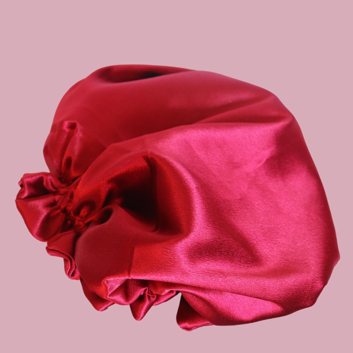 Luksus håndsyet satin sovehat til sundt og smukt hår - Naturelle.dk