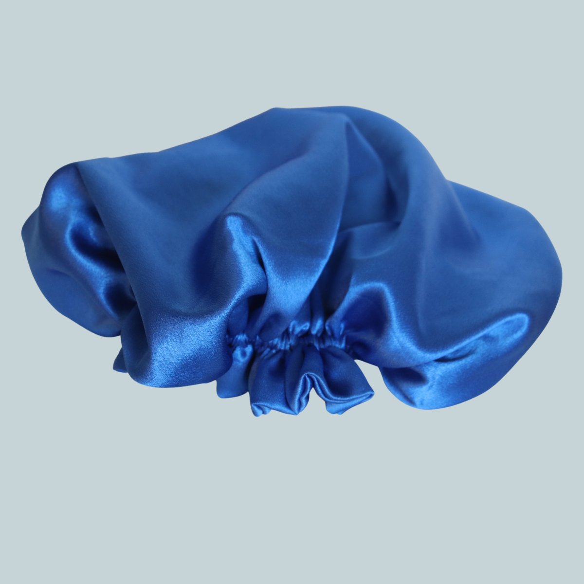 Luksus håndsyet satin sovehat til sundt og smukt hår - Naturelle.dk