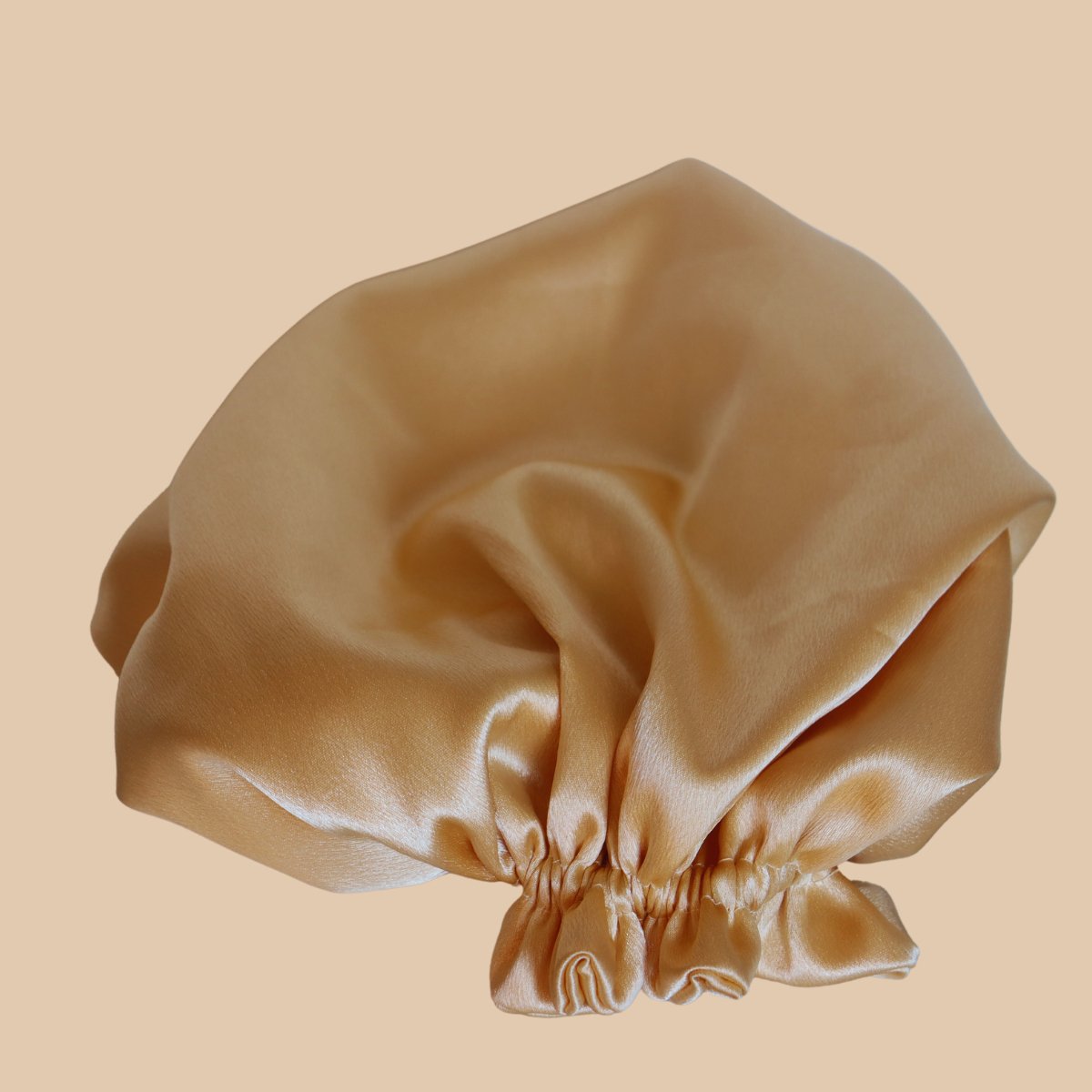 Luksus håndsyet satin sovehat til sundt og smukt hår - Naturelle.dk