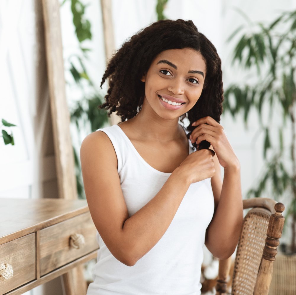 Sheasmør er et must-have for dig, der har krøllet, afrohår eller kruset hår - Naturelle.dk