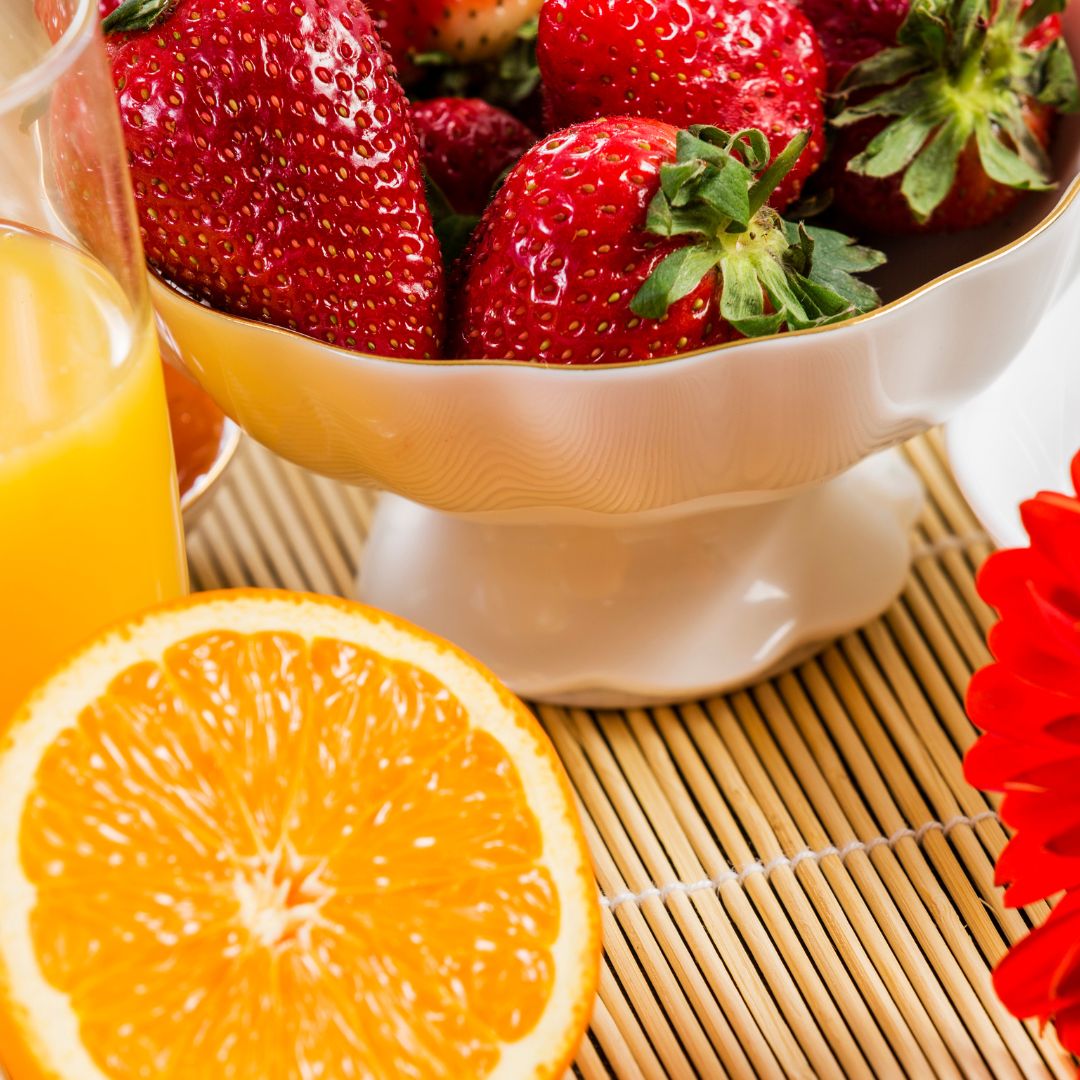 Smag på sommeren med friskpresset juice af citrusfrugt og jordbær - Naturelle.dk