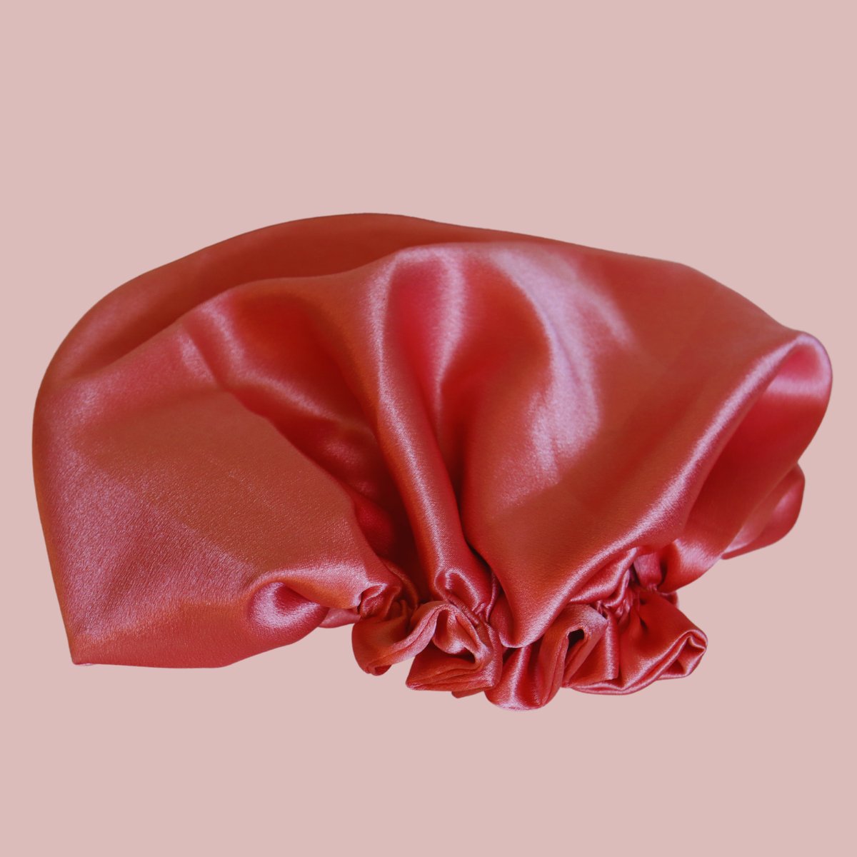 Luksus håndsyet satin sovehat til sundt og smukt hår - Naturelle.dk