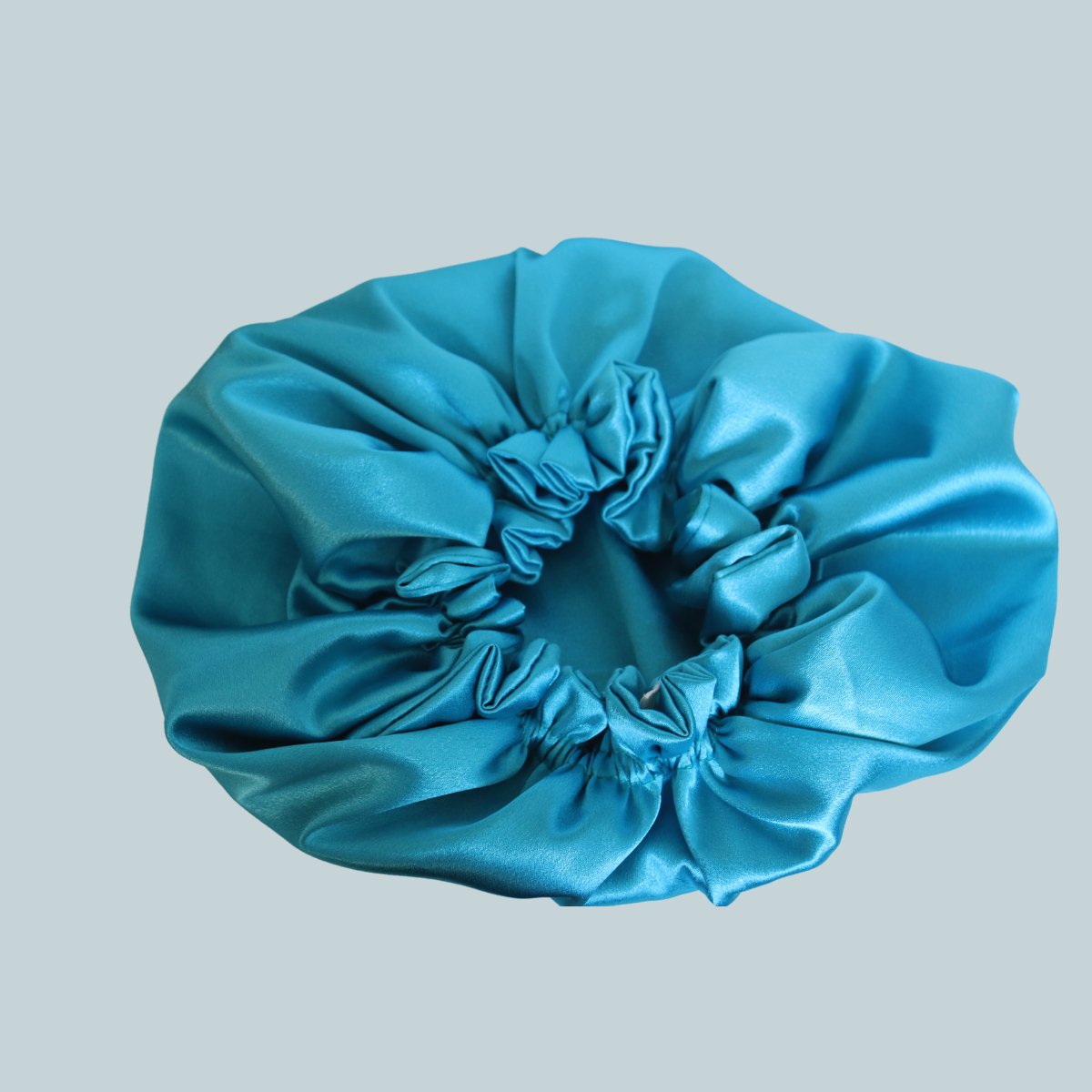 Luksus håndsyet satin sovehat til sundt og smukt hår - Naturelle.dk