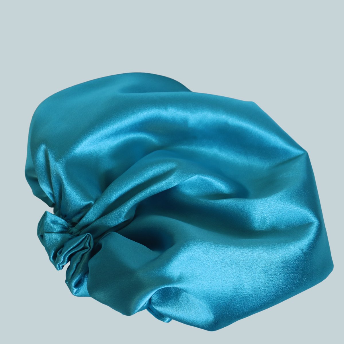 Luksus håndsyet satin sovehat til sundt og smukt hår - Naturelle.dk