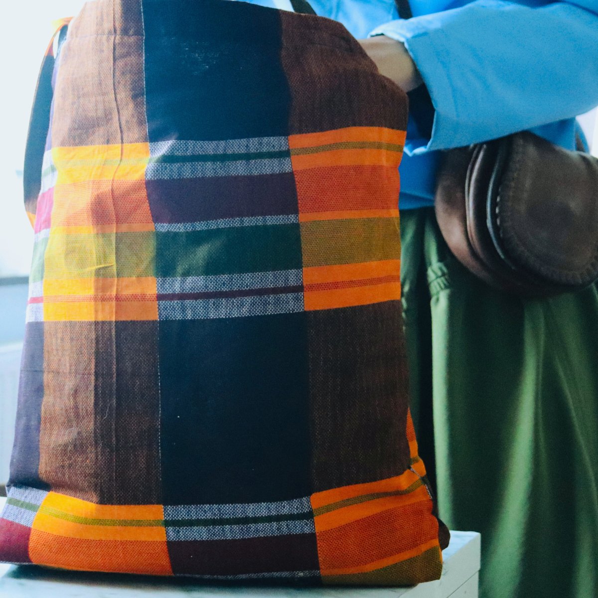 Mulepose Zanzi i flot afrikansk stof - Naturelle.dk